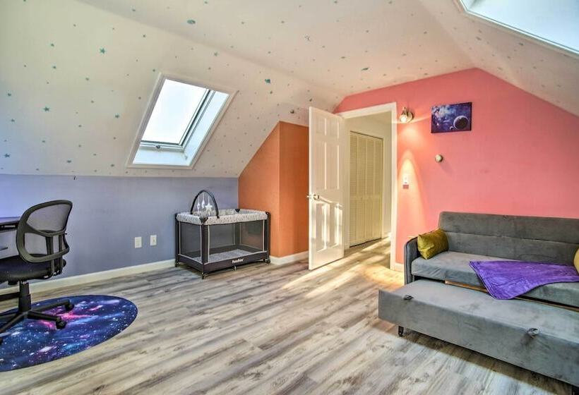 Family Friendly Cape Cod Home: 2 Mi To Coast!