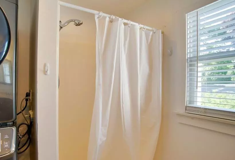 Family Friendly Falmouth Home < 1 Mi To Beach!