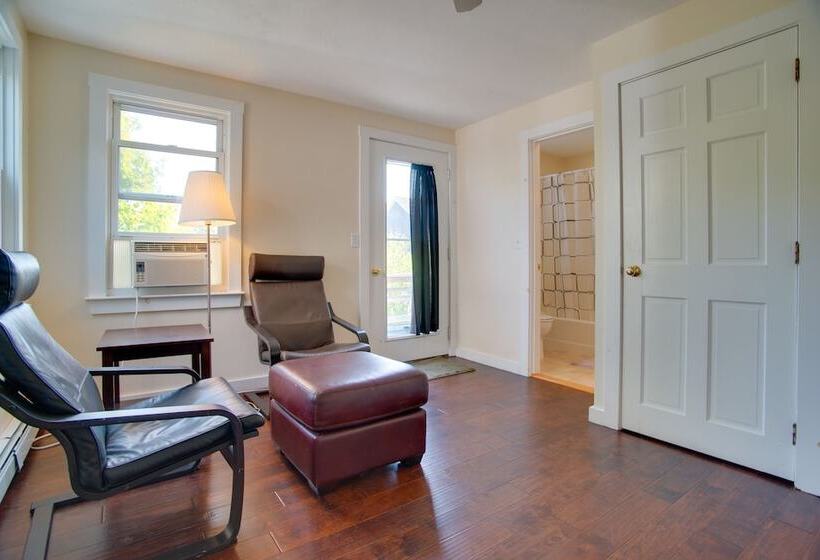 Family Friendly Falmouth Home < 1 Mi To Beach!