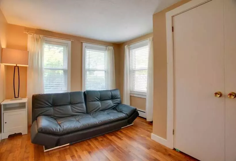 Family Friendly Falmouth Home < 1 Mi To Beach!