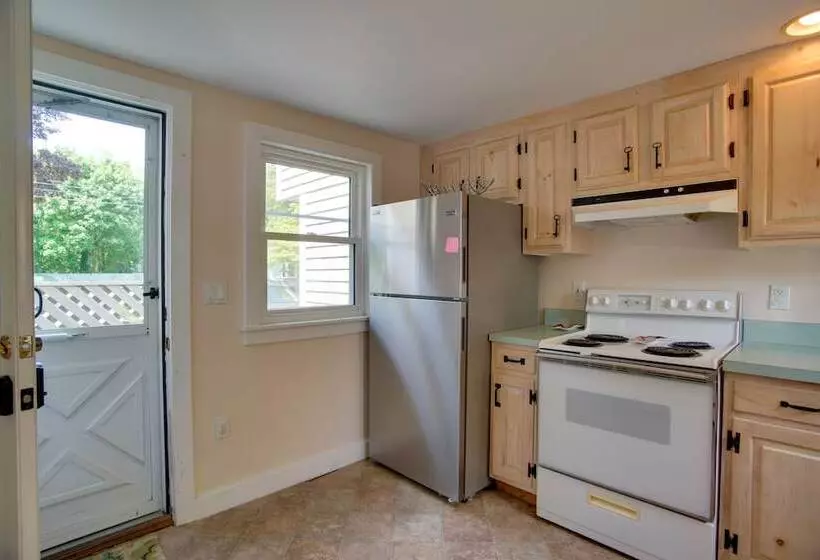 Family Friendly Falmouth Home < 1 Mi To Beach!