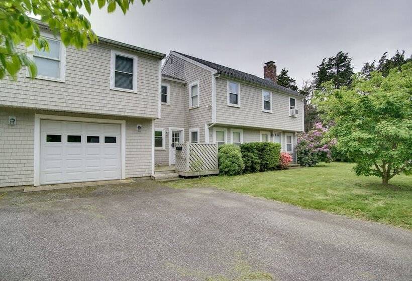 Family Friendly Falmouth Home < 1 Mi To Beach!