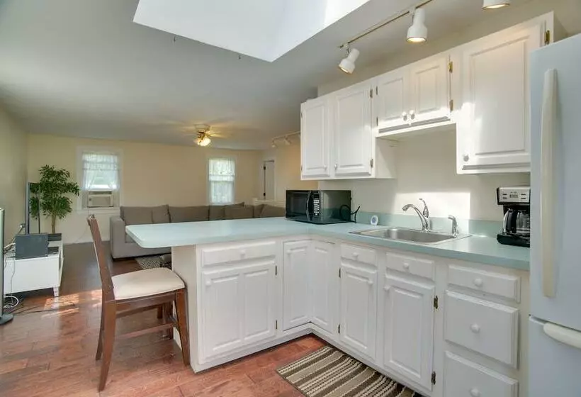 Family Friendly Falmouth Home < 1 Mi To Beach!