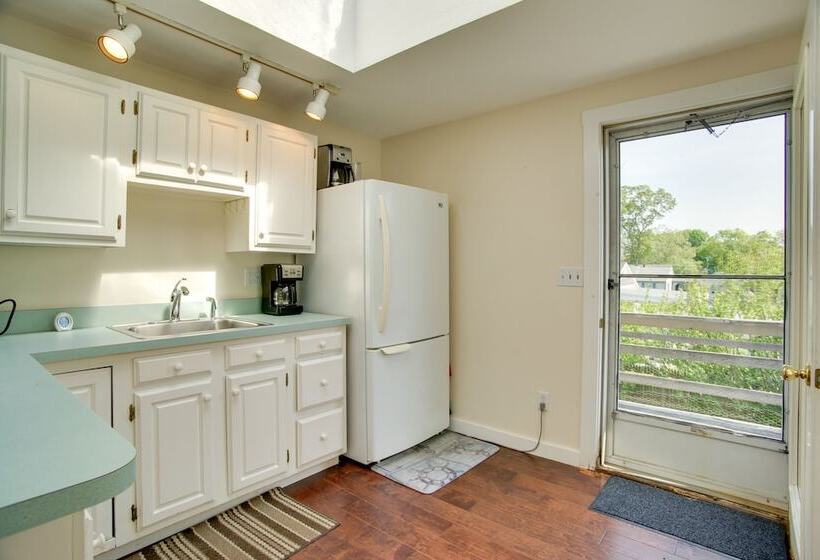 Family Friendly Falmouth Home < 1 Mi To Beach!