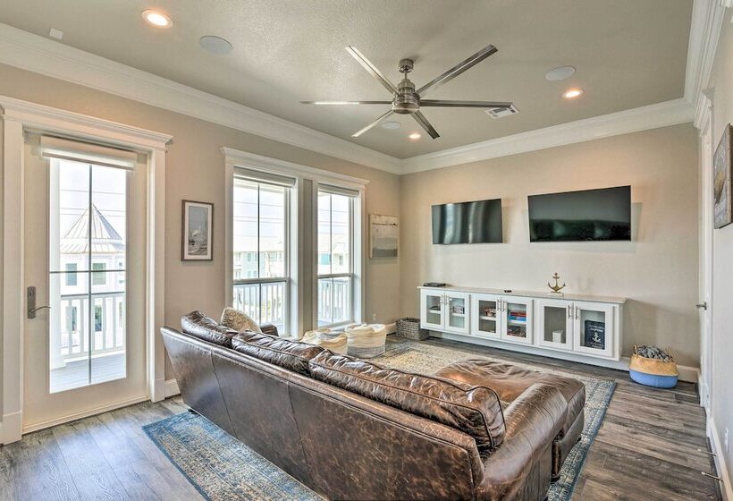 Walk To Beach: Modern Galveston Home W/ Balconies!