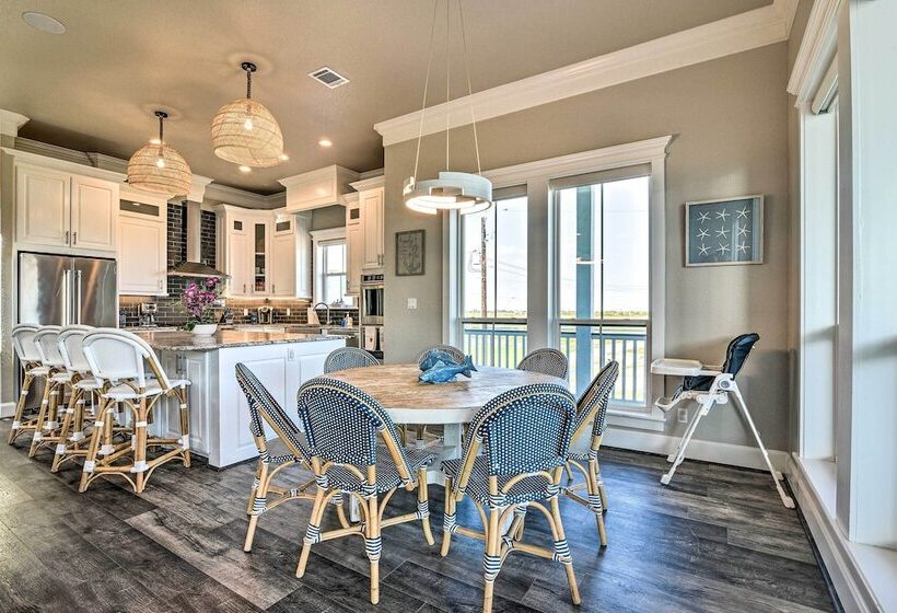 Walk To Beach: Modern Galveston Home W/ Balconies!