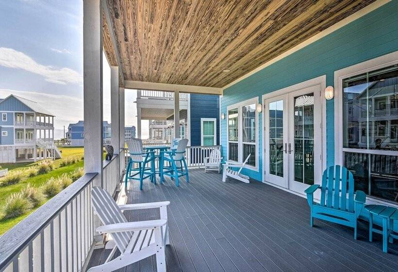 Walk To Beach: Modern Galveston Home W/ Balconies!