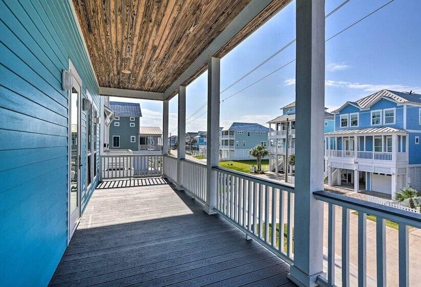 Walk To Beach: Modern Galveston Home W/ Balconies!