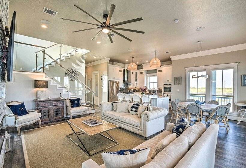 Walk To Beach: Modern Galveston Home W/ Balconies!