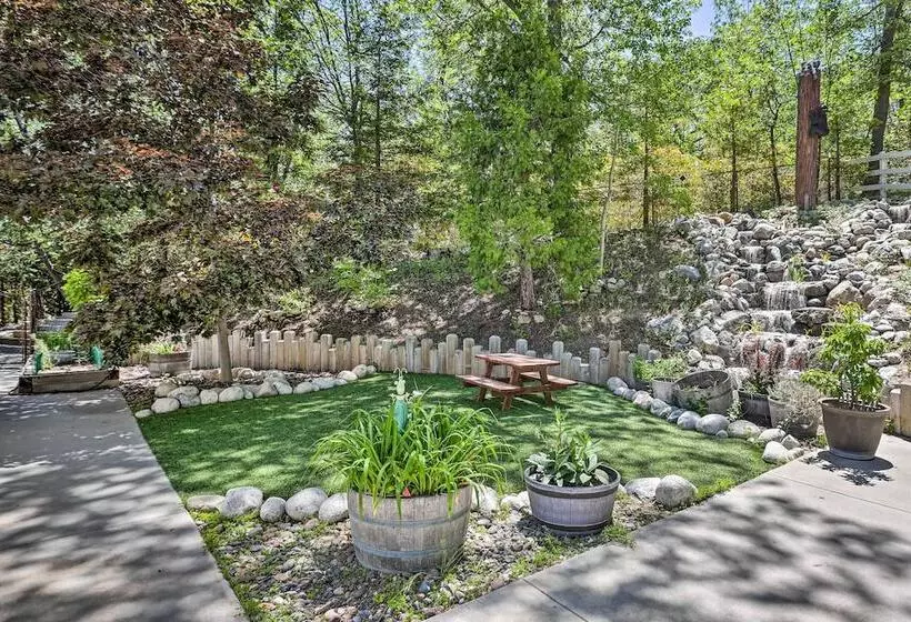 Gorgeous Lakehouse W/ Hot Tub & Waterfall Oasis!