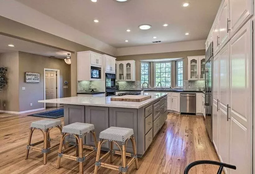 Gorgeous Lakehouse W/ Hot Tub & Waterfall Oasis!