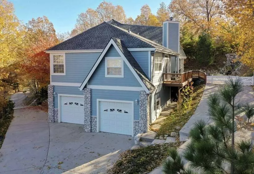 Gorgeous Lakehouse W/ Hot Tub & Waterfall Oasis!