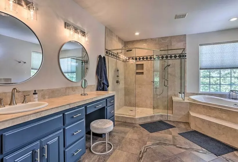 Gorgeous Lakehouse W/ Hot Tub & Waterfall Oasis!