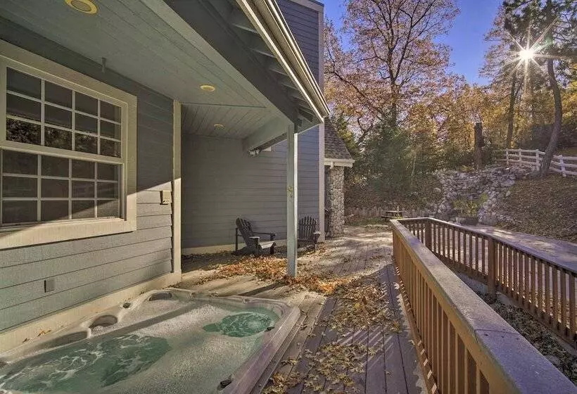 Gorgeous Lakehouse W/ Hot Tub & Waterfall Oasis!