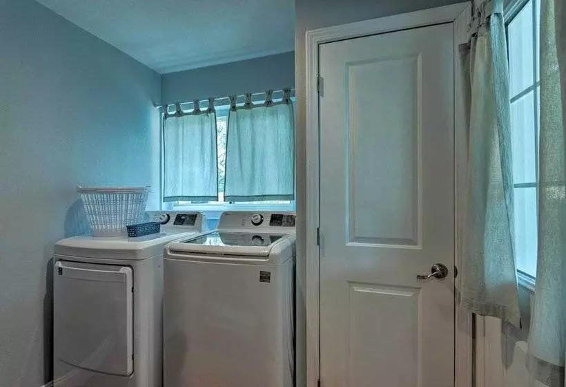 Gulf Breeze Home W/ Pool, Grill & Fire Pit