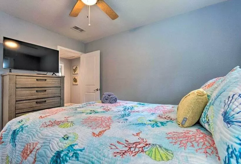 Gulf Breeze Home W/ Pool, Grill & Fire Pit