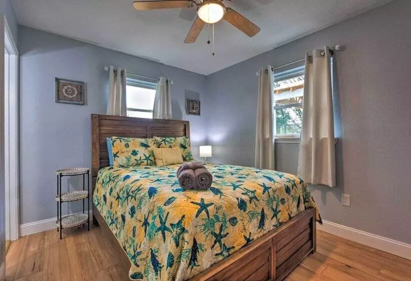 Gulf Breeze Home W/ Pool, Grill & Fire Pit