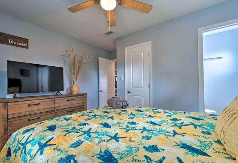 Gulf Breeze Home W/ Pool, Grill & Fire Pit