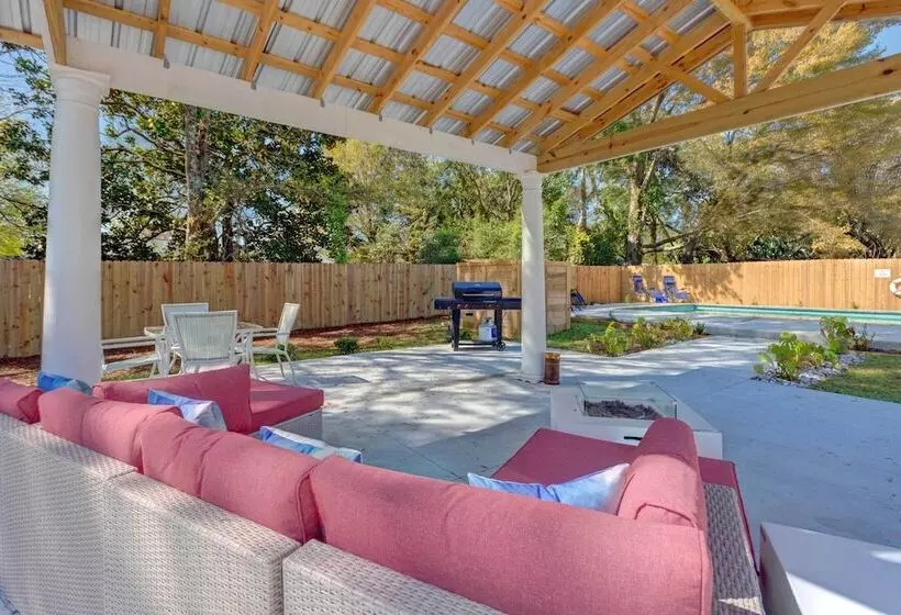 Gulf Breeze Home W/ Pool, Grill & Fire Pit