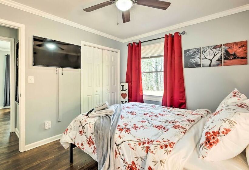 Inviting Atlanta Vacation Rental W/ Fire Pit!