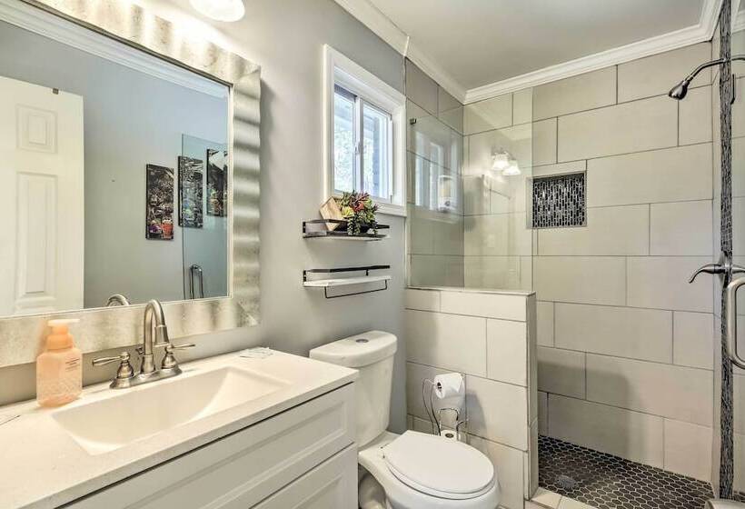Inviting Atlanta Vacation Rental W/ Fire Pit!