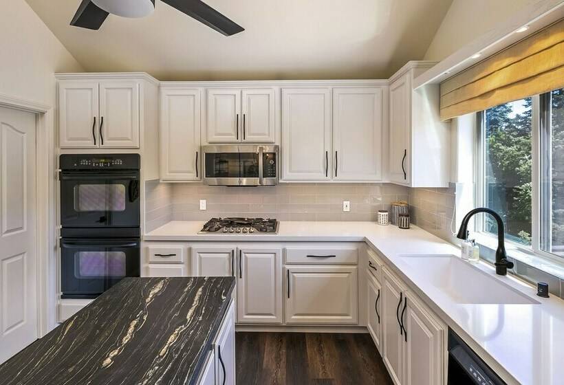 Lake Arrowhead Retreat W/ Decks + Mountain Views!