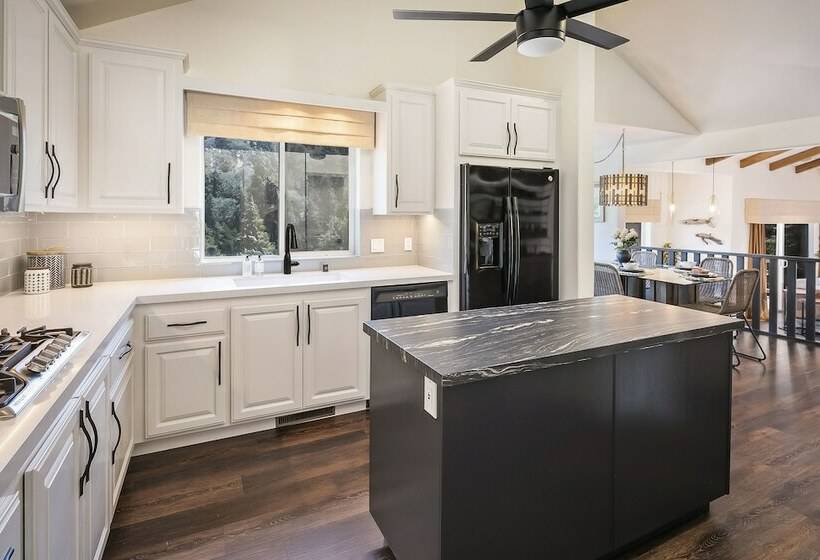 Lake Arrowhead Retreat W/ Decks + Mountain Views!