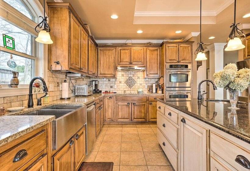 Lakefront House W/ Game Room, Deck & Views!