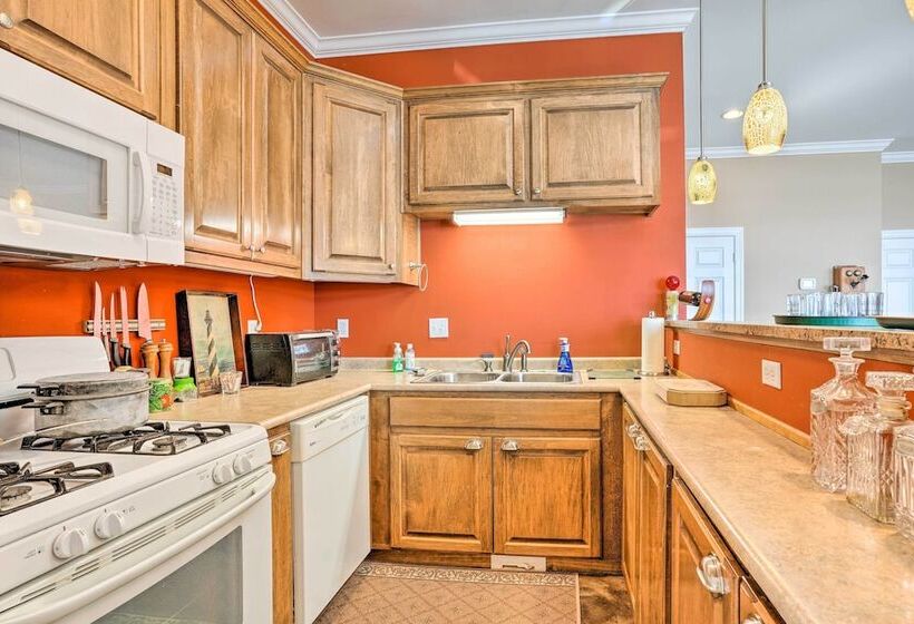 Lakefront House W/ Game Room, Deck & Views!