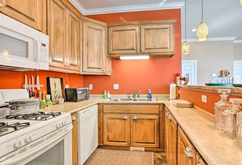 Lakefront House W/ Game Room, Deck & Views!