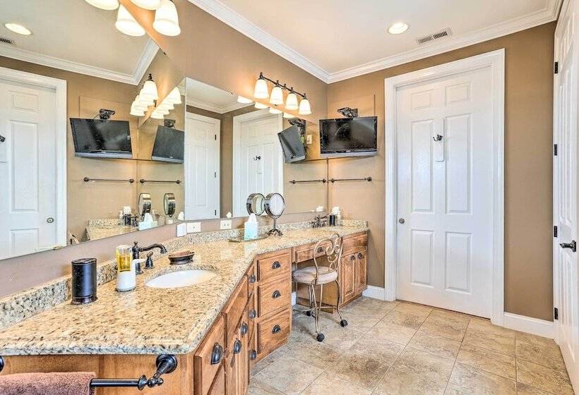 Lakefront House W/ Game Room, Deck & Views!