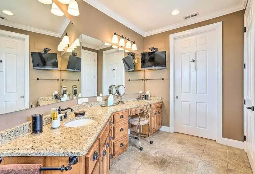 Lakefront House W/ Game Room, Deck & Views!