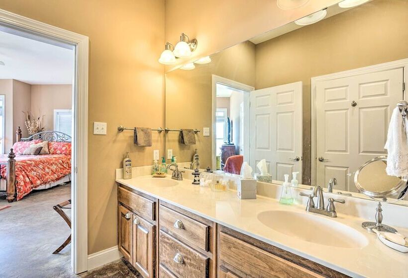 Lakefront House W/ Game Room, Deck & Views!