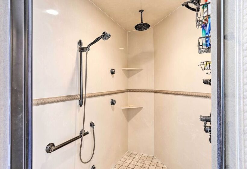 Lakefront House W/ Game Room, Deck & Views!