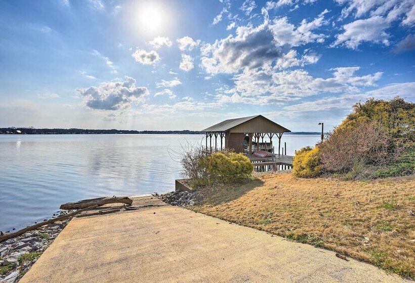 Lakefront House W/ Game Room, Deck & Views!