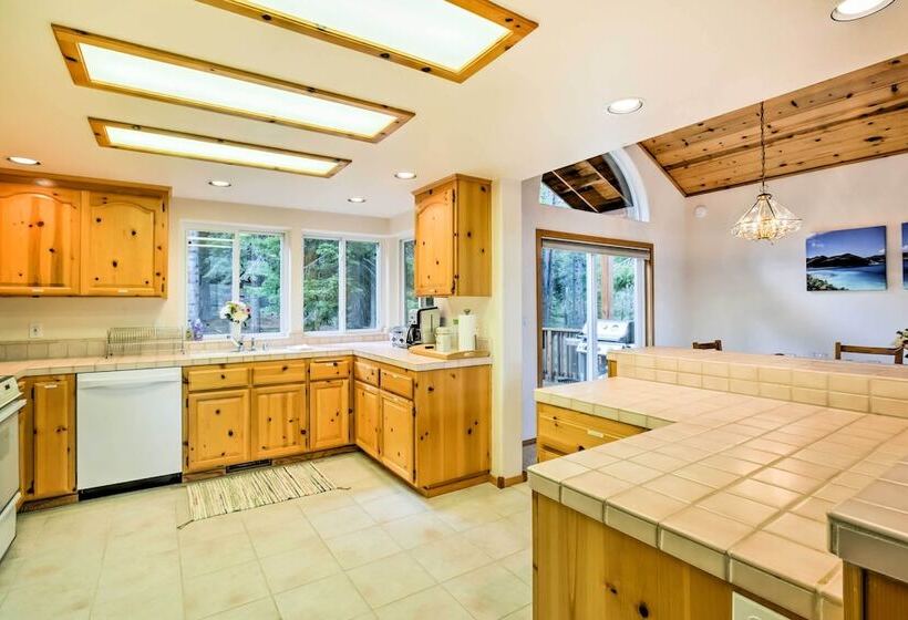 Hot Tub Access, Near Skiing: Tahoe Donner Cabin