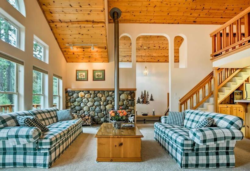 Hot Tub Access, Near Skiing: Tahoe Donner Cabin