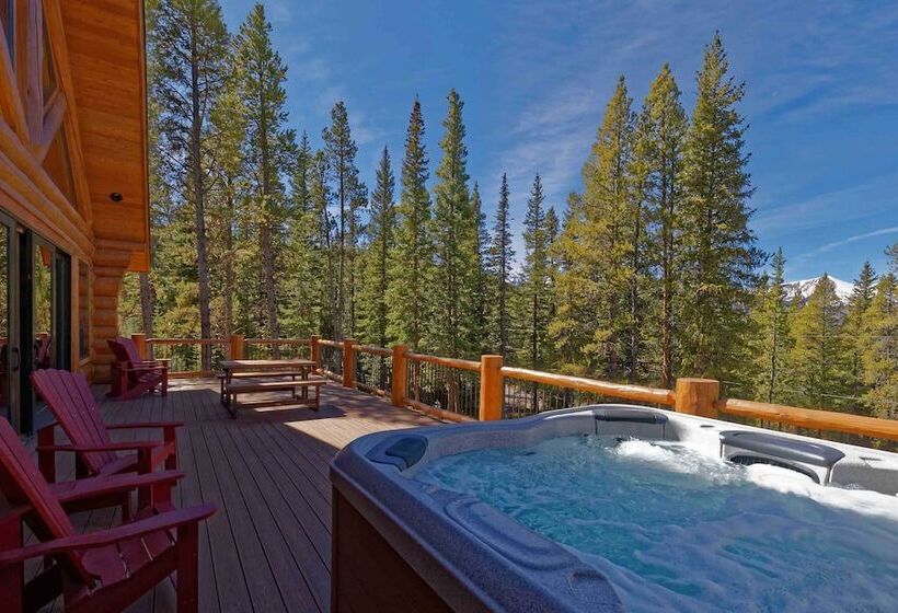 Luxe Breck Log Cabin W/ Hot Tub, Bar & Views!