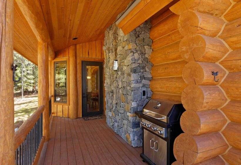 Luxe Breck Log Cabin W/ Hot Tub, Bar & Views!