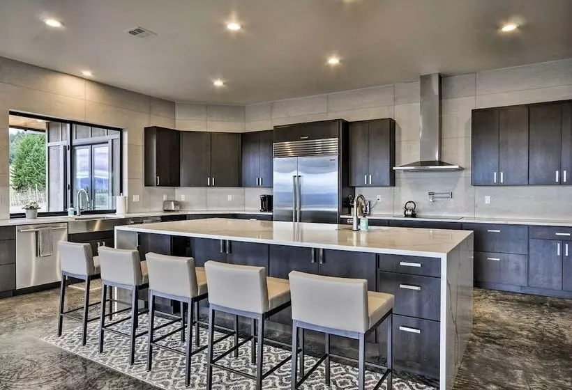 Luxury Home W/views   5 Min To Columbia River