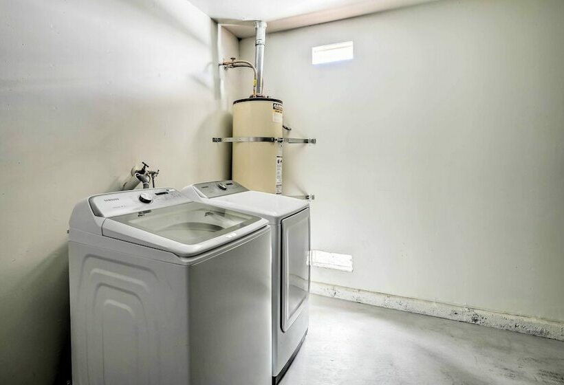 North Las Vegas Home W/ Yard, 7 Mi To Dtwn!