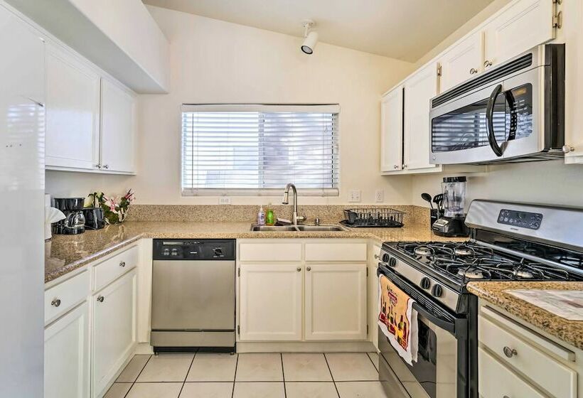 North Las Vegas Home W/ Yard, 7 Mi To Dtwn!