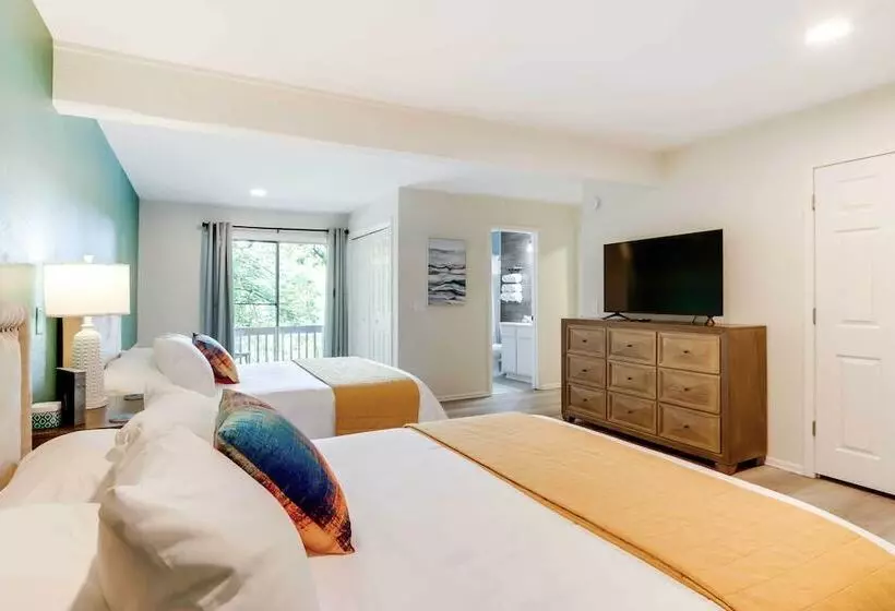 Osage Beach Home W/ Lake Views: Pets Welcome!