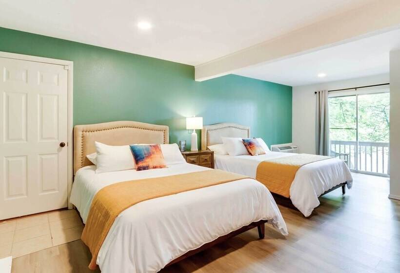 Osage Beach Home W/ Lake Views: Pets Welcome!