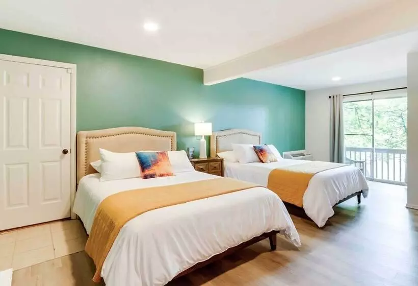 Osage Beach Home W/ Lake Views: Pets Welcome!