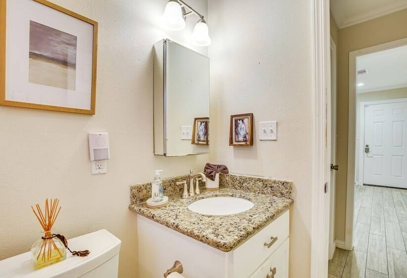 Pet Friendly Galveston Cottage < 1 Mi To Beach!