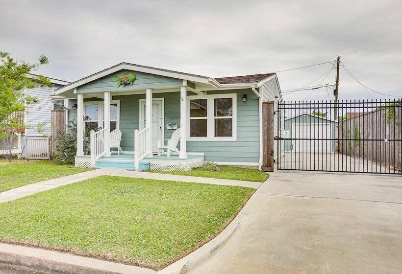 Pet Friendly Galveston Cottage < 1 Mi To Beach!