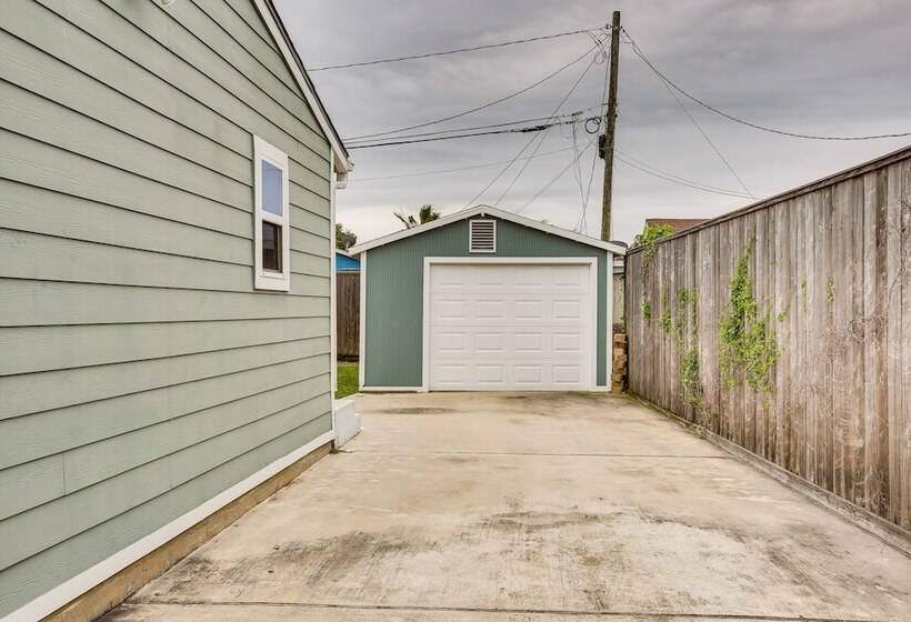 Pet Friendly Galveston Cottage < 1 Mi To Beach!