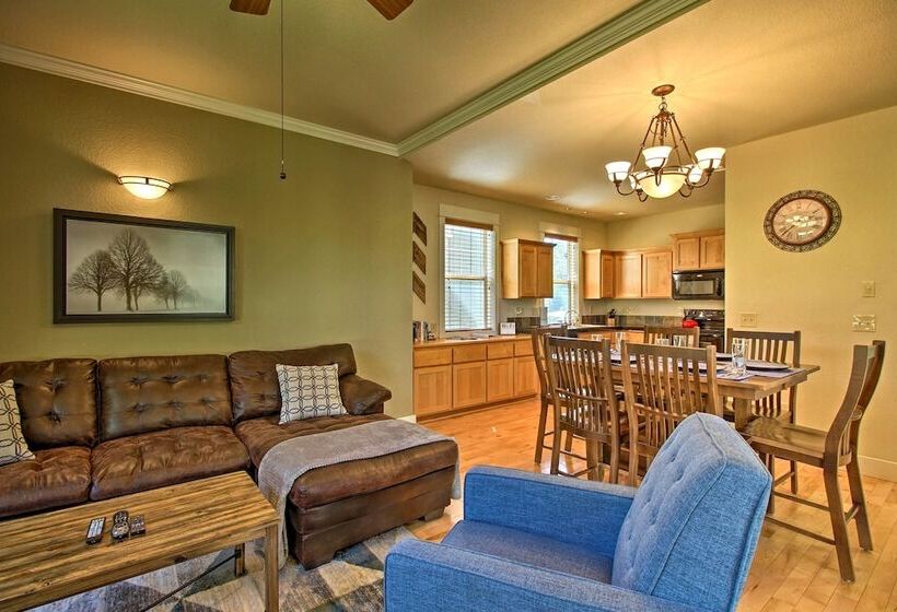 Redmond House W/ Community Amenities Access