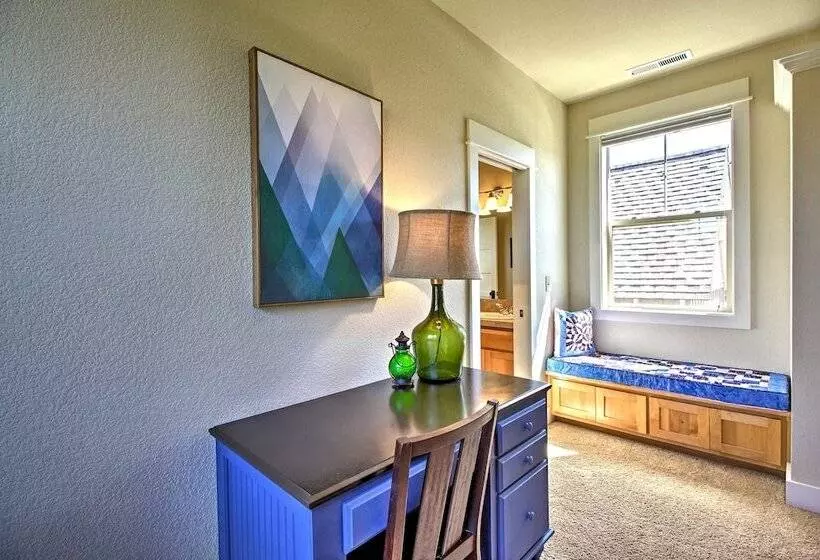 Redmond House W/ Community Amenities Access